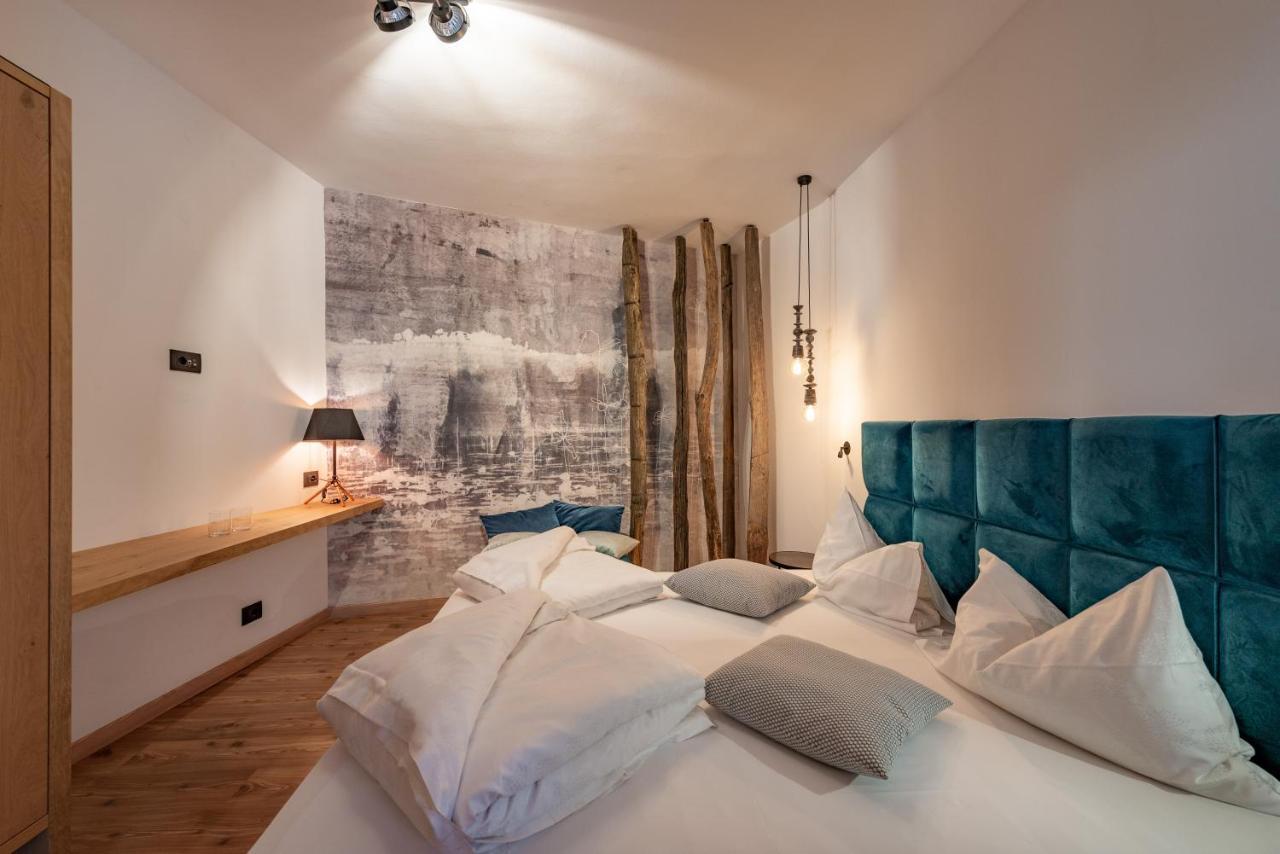 Hotel Goldene Traube Termeno Exterior photo